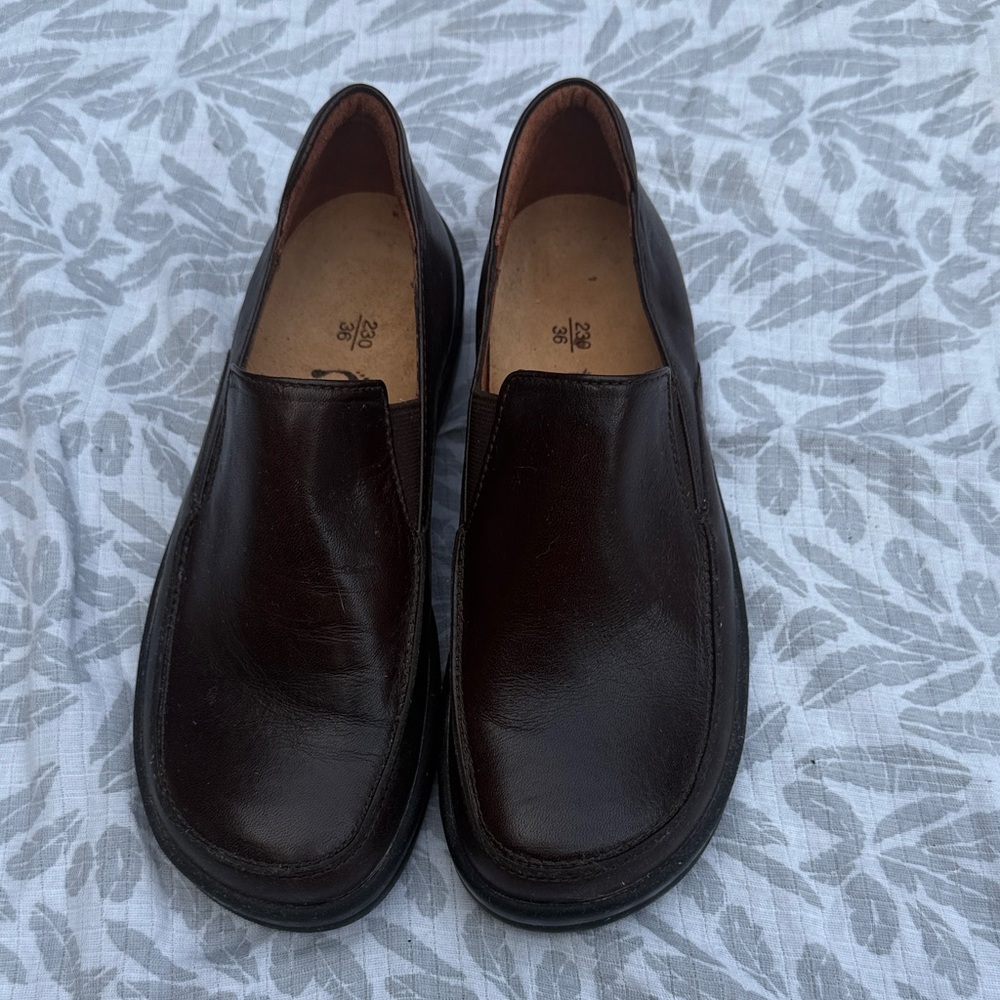Men's Brown Leather Slip-On Shoes - Picture 3 of 4